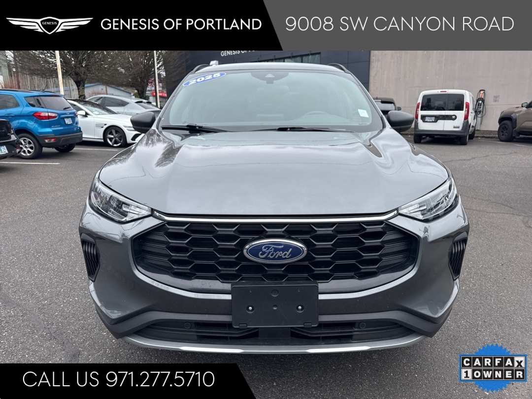 2025 Ford Escape STLine - Image 2