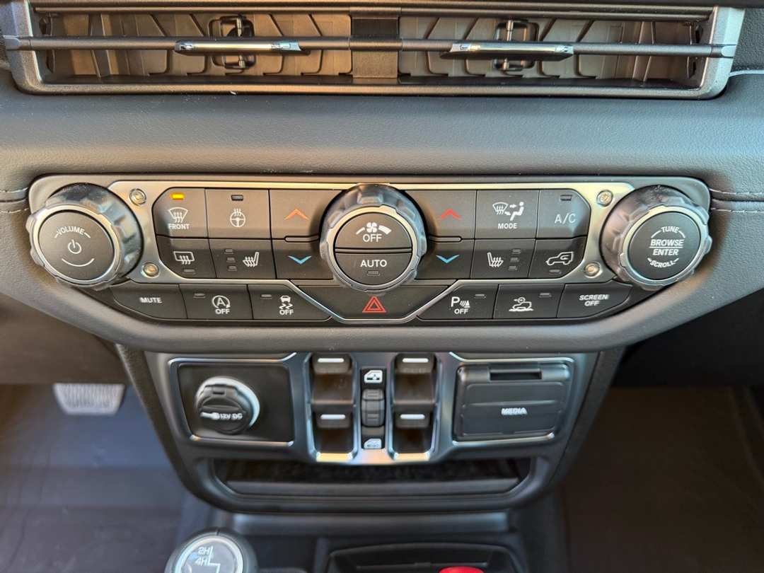 2026 Jeep Wrangler Sahara - Image 22