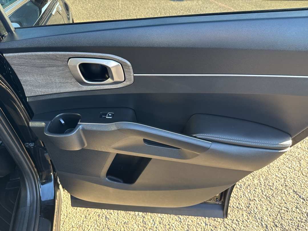 2022 Kia Sorento S - Image 28