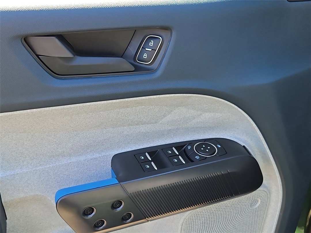 2025 Ford Maverick XLT - Image 10