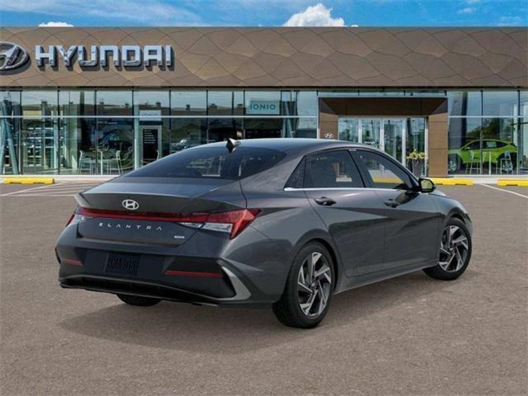2026 Hyundai Elantra Limited - Image 4