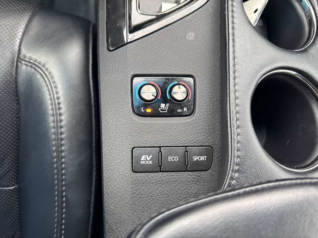 2016 Toyota Avalon - Image 27