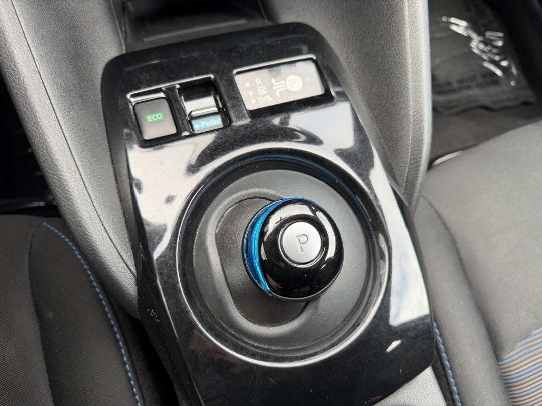 2019 Nissan LEAF SV - Image 24