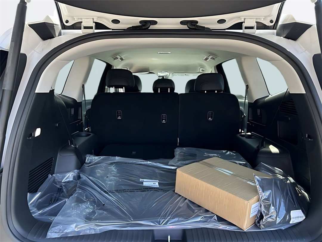 2026 Hyundai Ioniq 9 SEL - Image 24