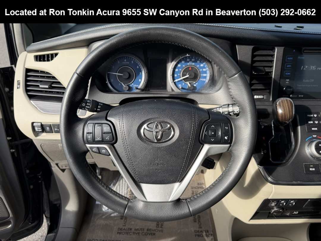 2017 Toyota Sienna XLE - Image 18