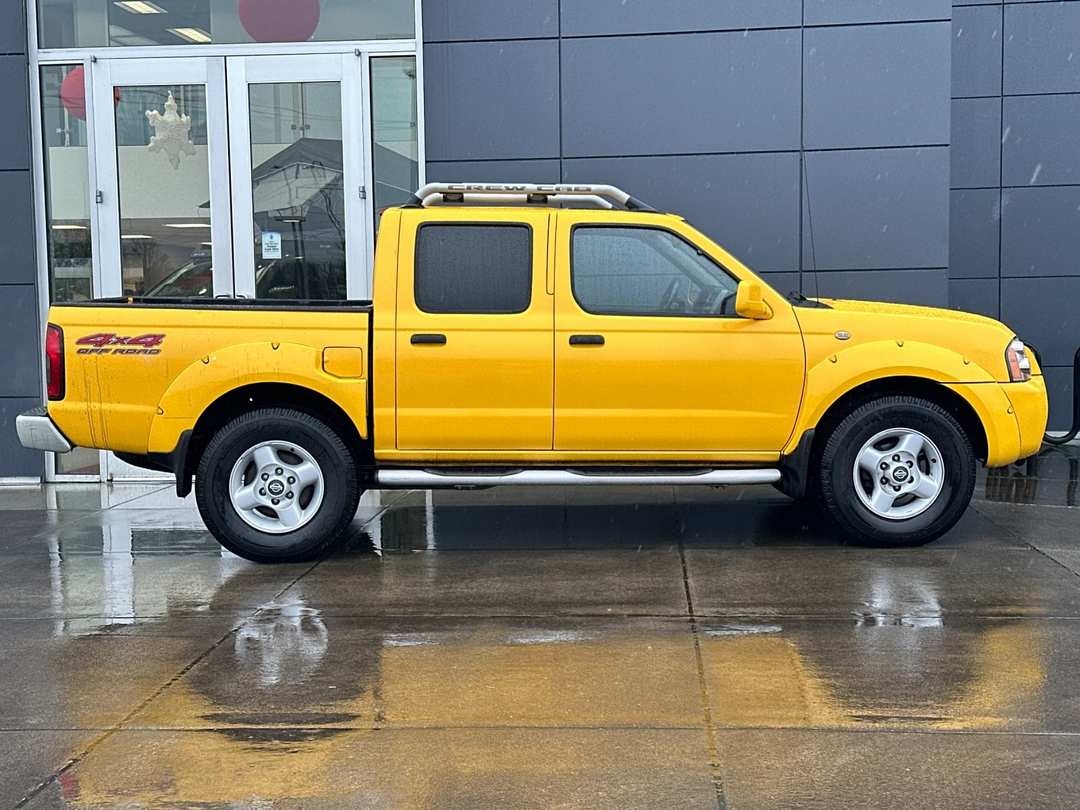 2001 Nissan Frontier SE - Image 2