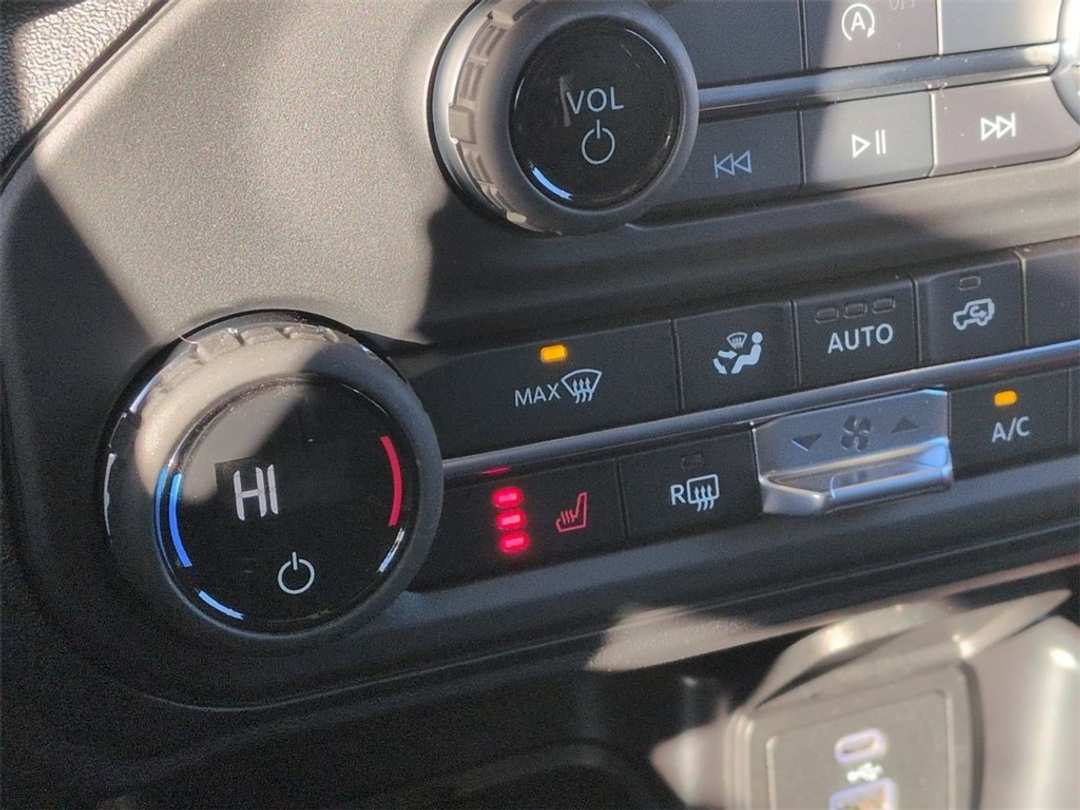 2025 Ford Bronco Heritage Edition - Image 21