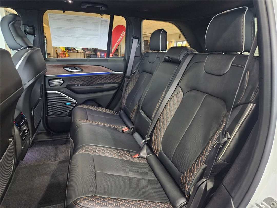 2025 Jeep Grand Cherokee Summit - Image 33