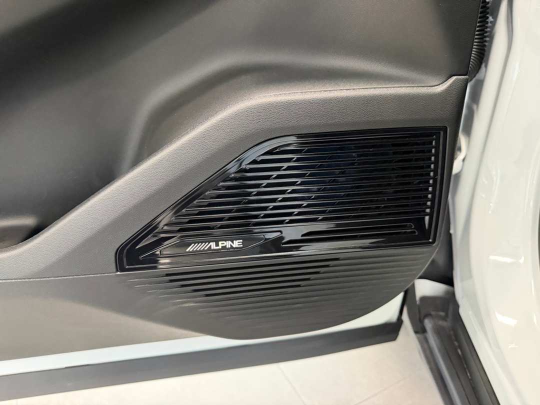 2026 Jeep Cherokee Overland - Image 17