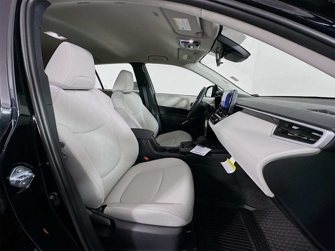 2026 Toyota Corolla Cross L - Image 27