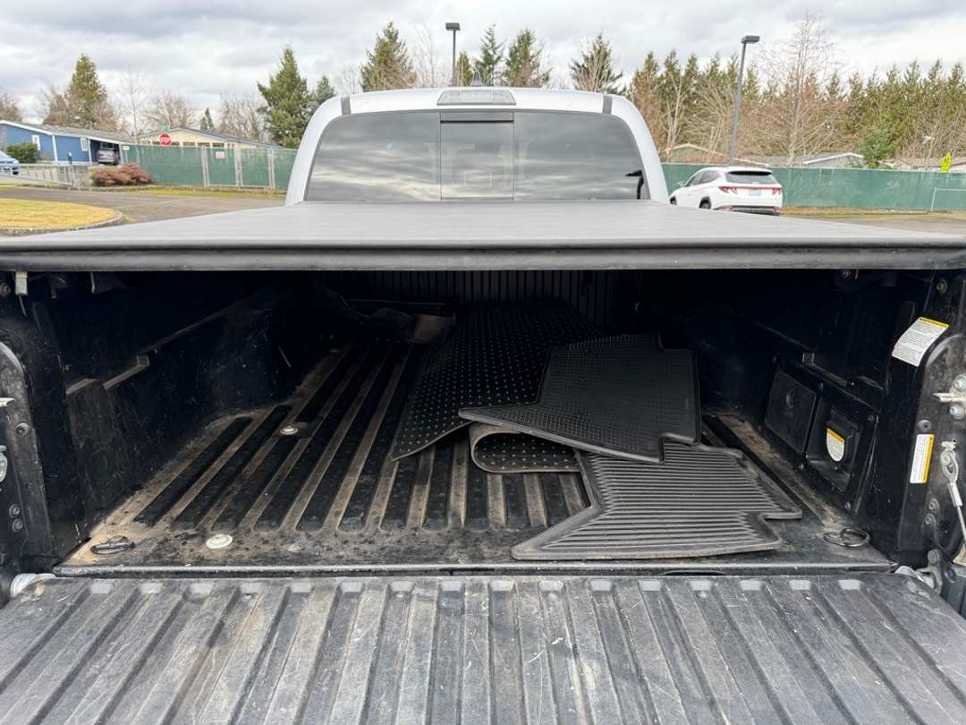 2020 Toyota Tacoma TRD Sport - Image 11