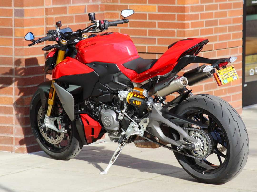 2025 Ducati Streetfighter V2 S - Image 2