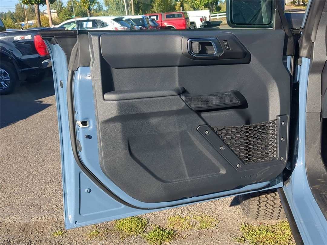 2025 Ford Bronco Big Bend - Image 9