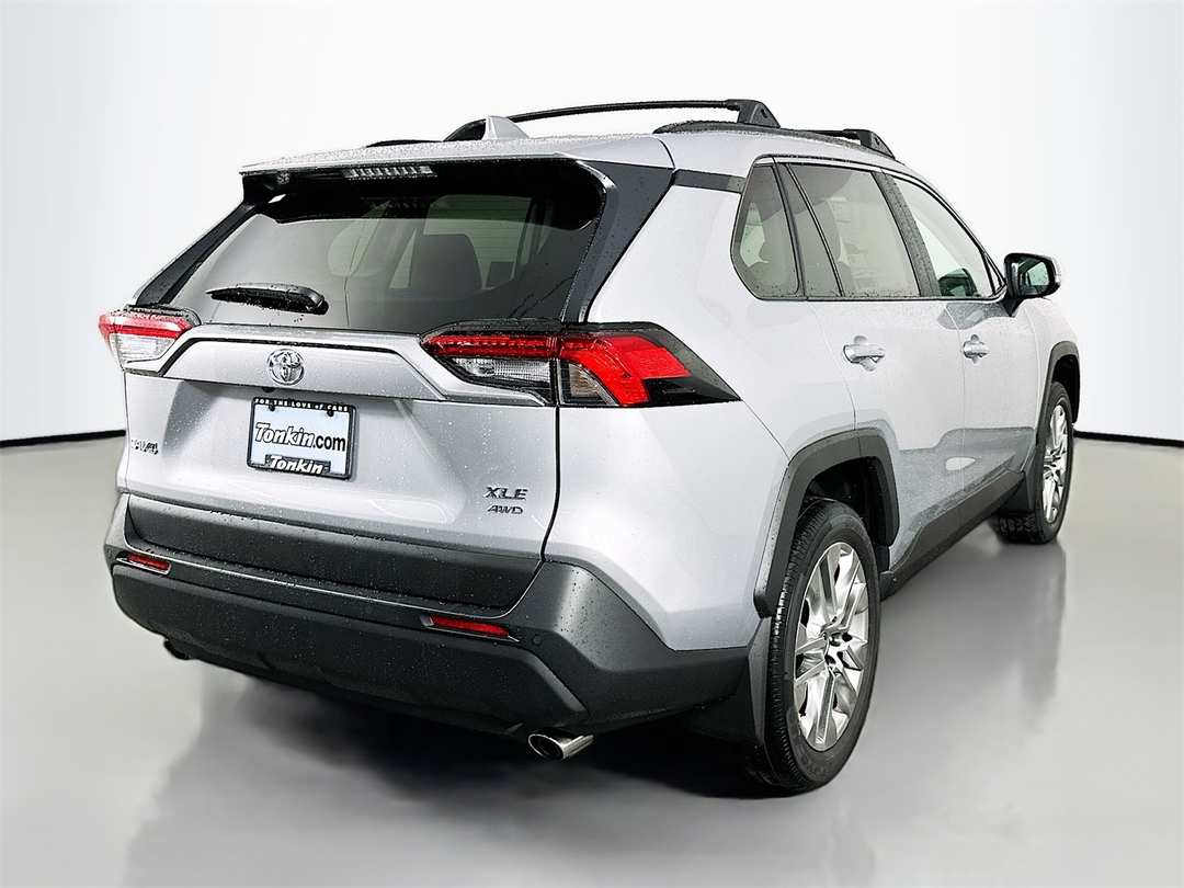 2025 Toyota Rav4 XLE Premium - Image 7