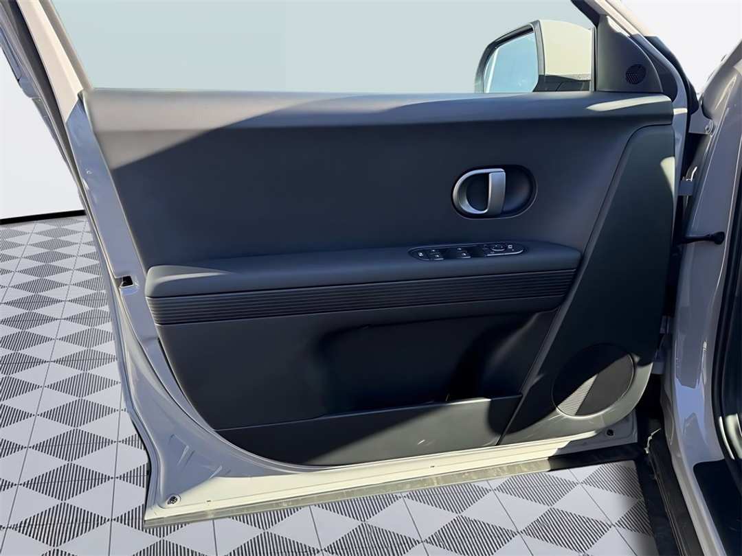 2026 Hyundai Ioniq 5 SE - Image 13