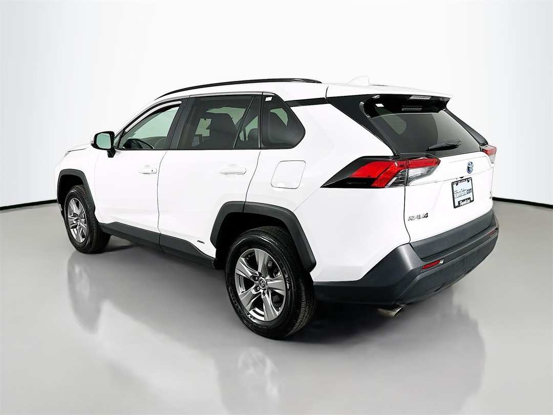 2024 Toyota Rav4 XLE - Image 5