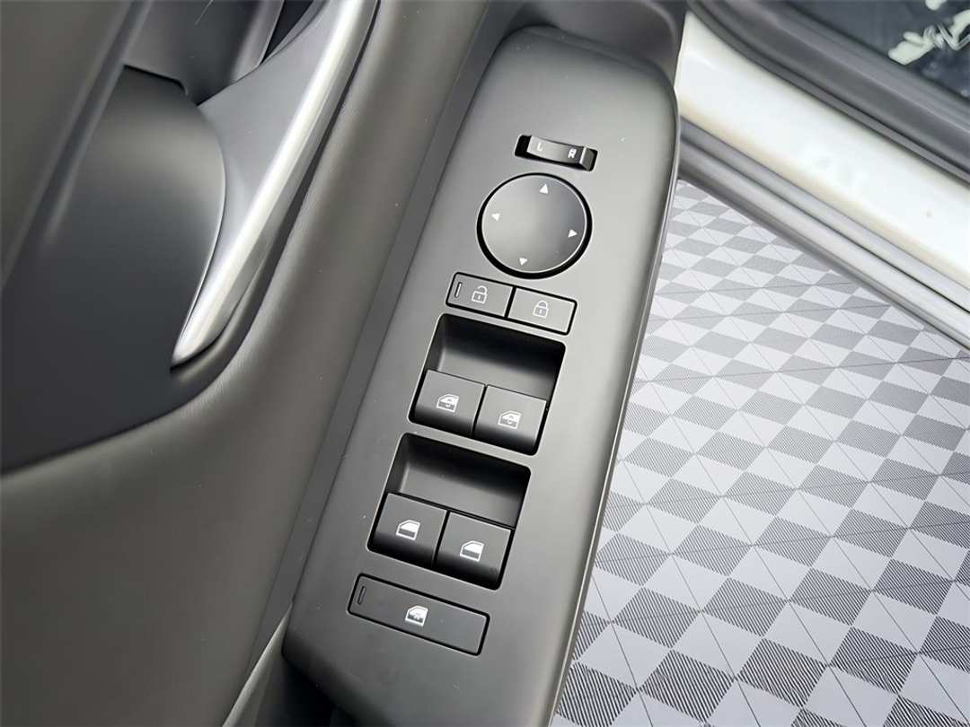 2026 Hyundai Kona Limited - Image 12