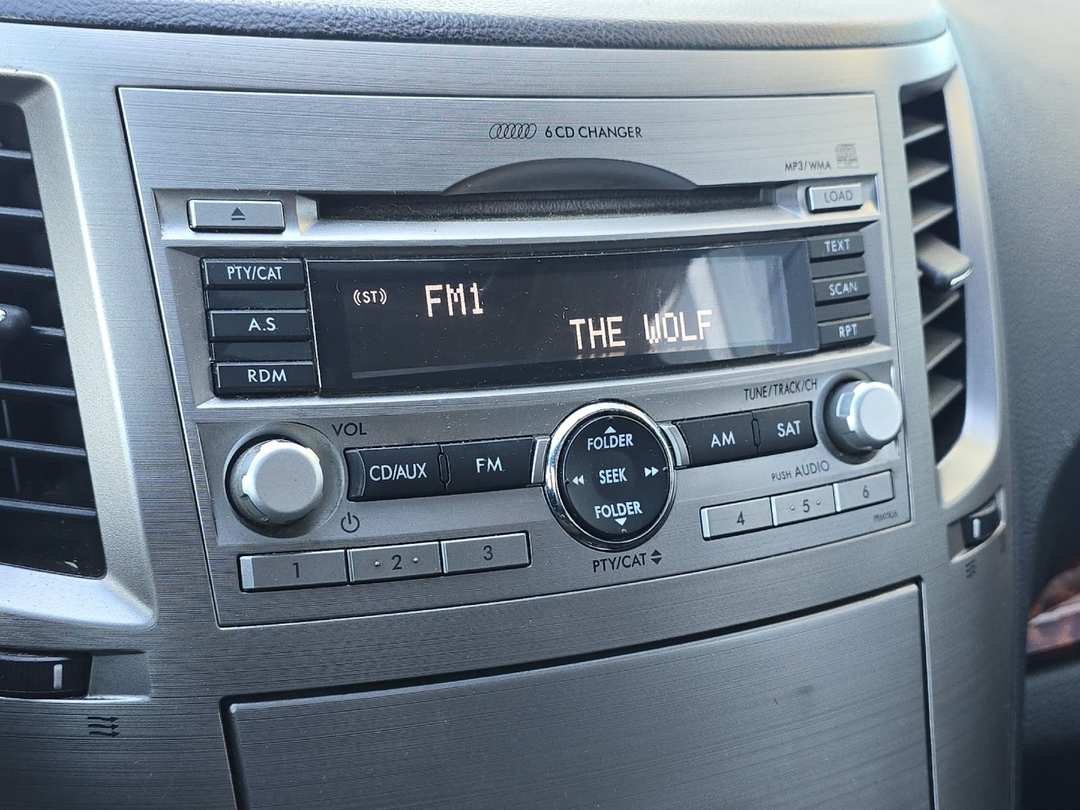 2011 Subaru Outback 2.5i - Image 17