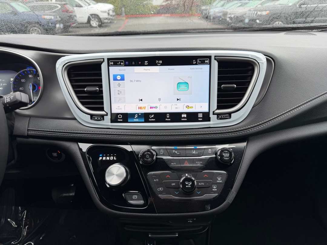 2026 Chrysler Pacifica Select - Image 22