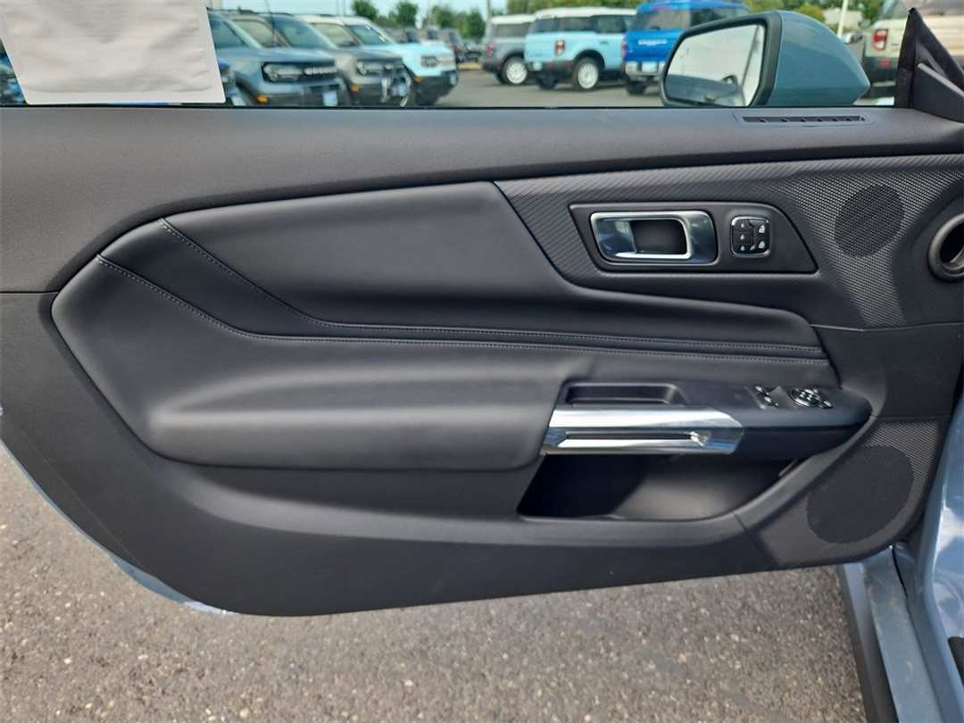 2025 Ford Mustang GT Premium - Image 9