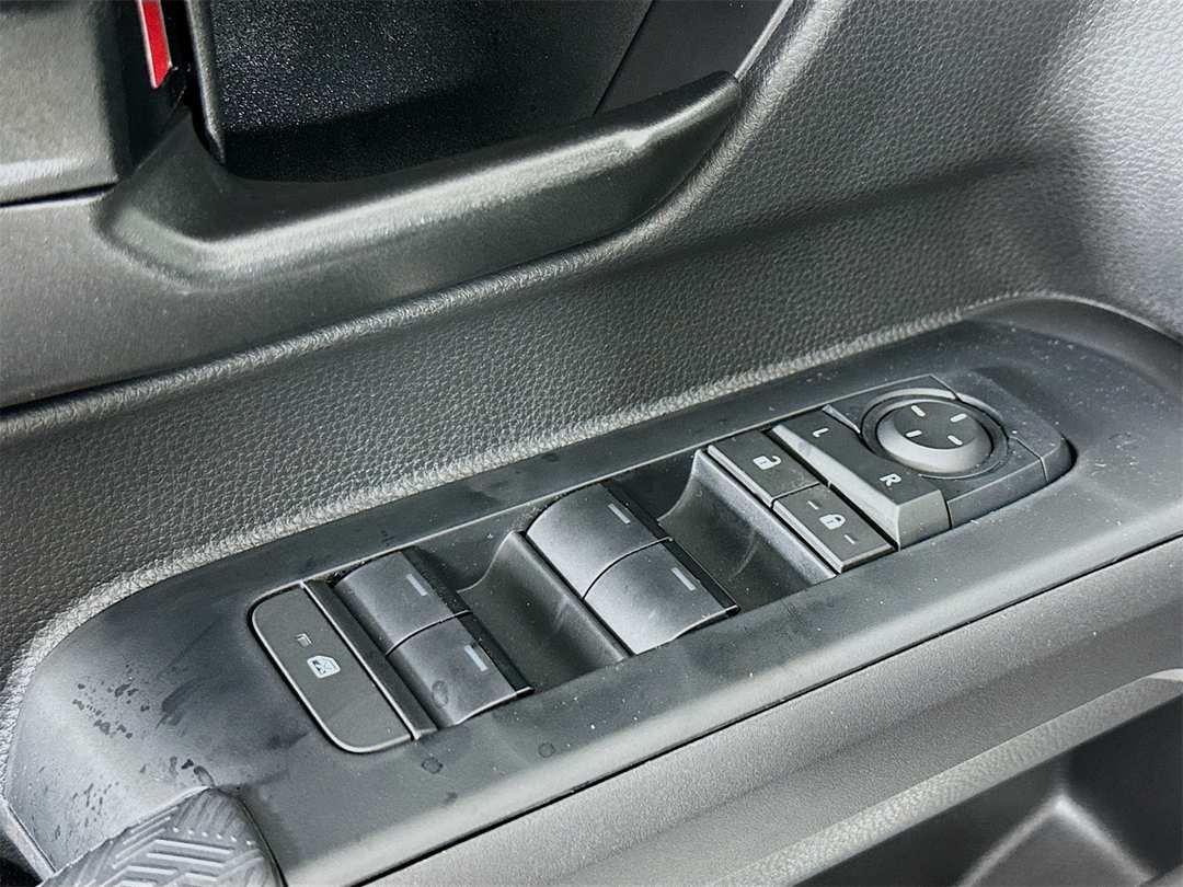 2025 Toyota Tacoma SR5 - Image 18