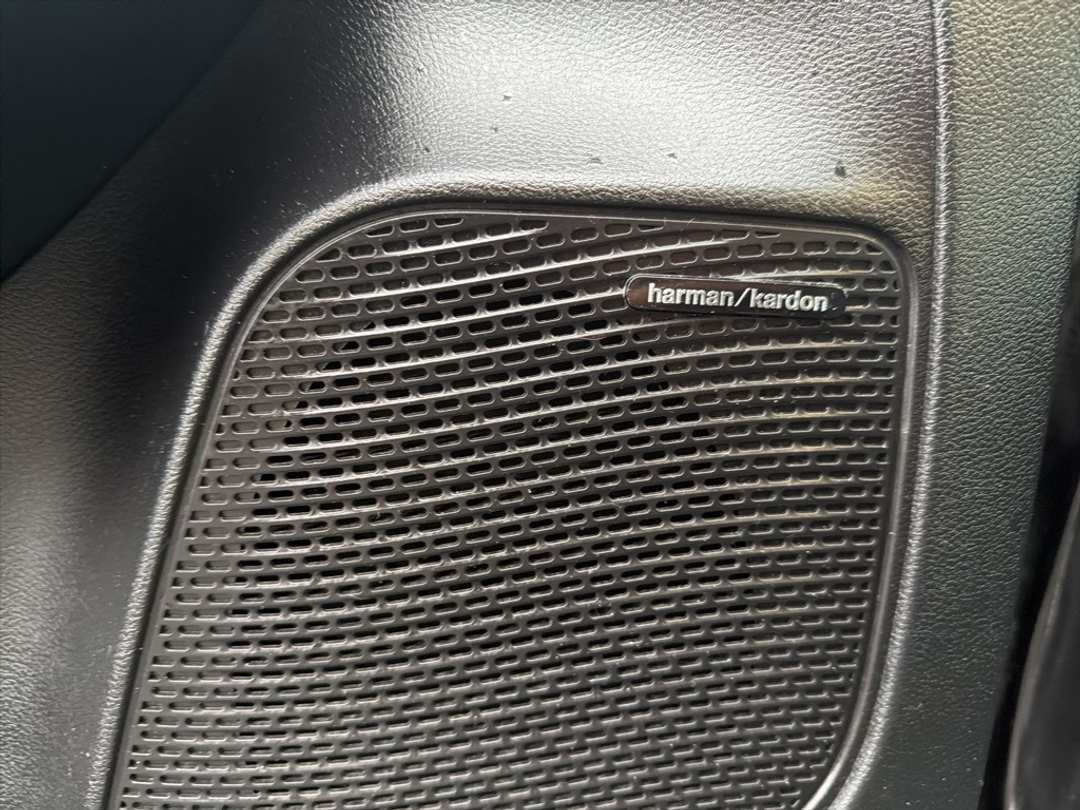 2019 Chrysler Pacifica Limited - Image 13