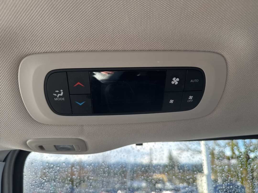 2022 Chrysler Pacifica Limited - Image 26