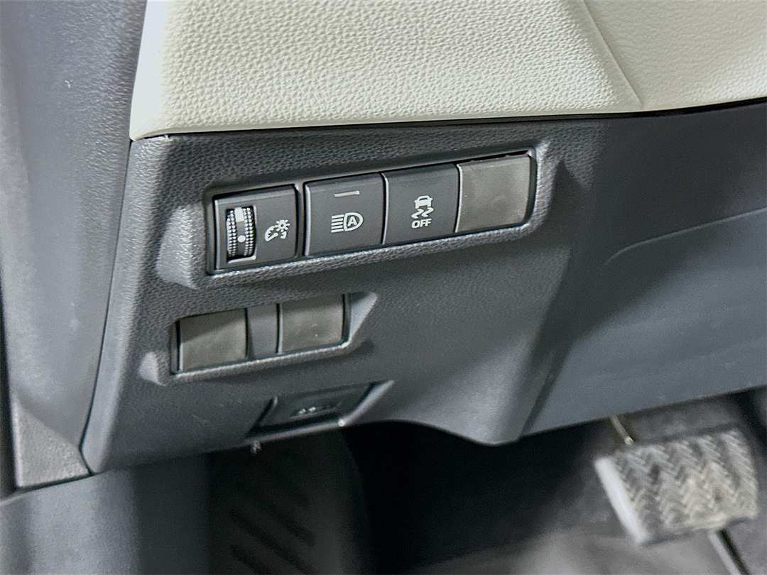 2026 Toyota Corolla Cross L - Image 10