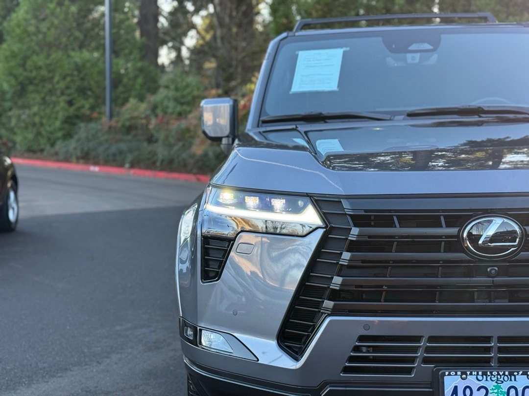 2024 Lexus GX 550 Luxury - Image 3