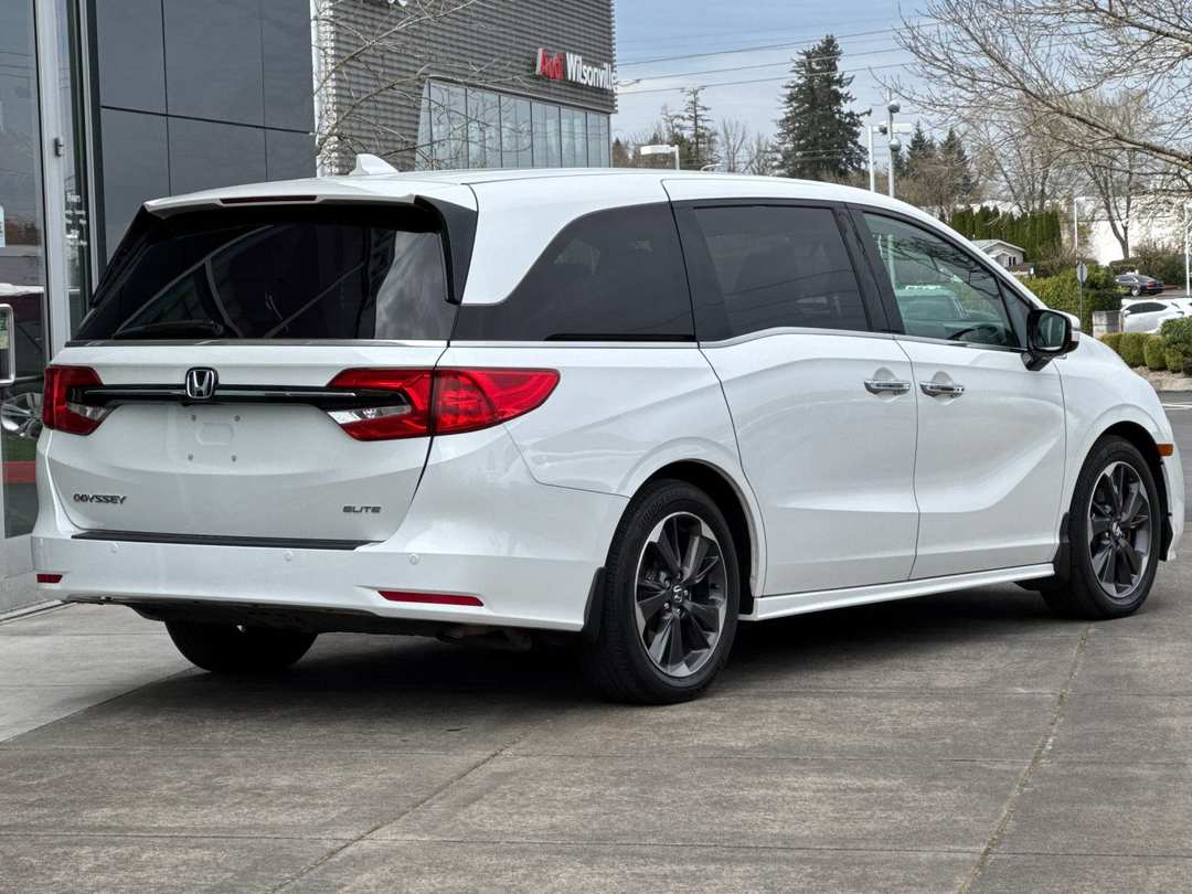 2022 Honda Odyssey Elite - Image 3