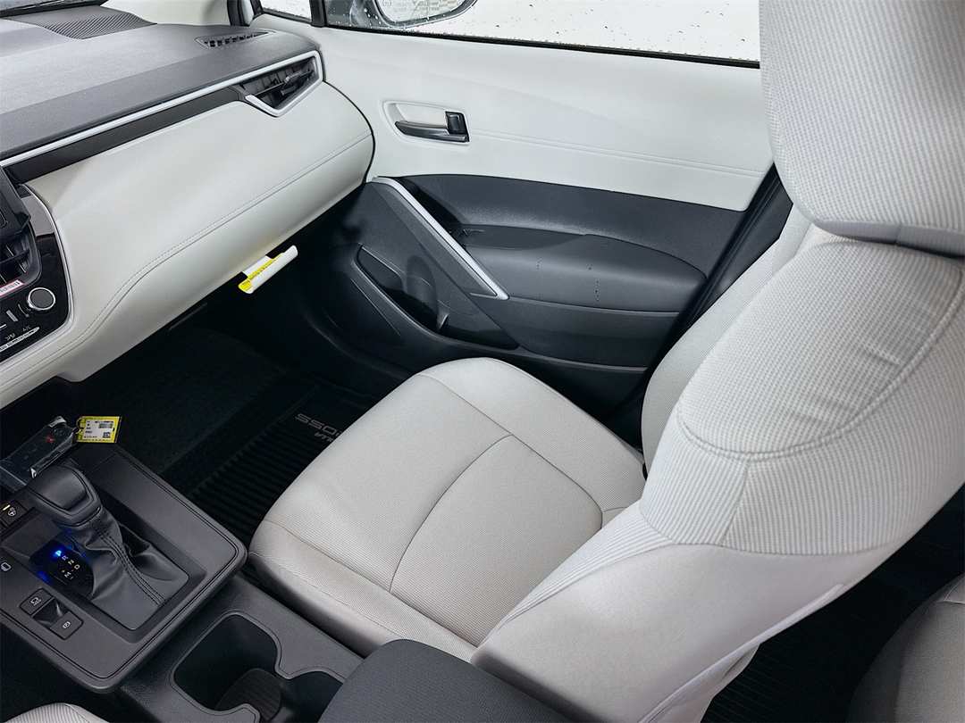 2026 Toyota Corolla Cross LE - Image 23