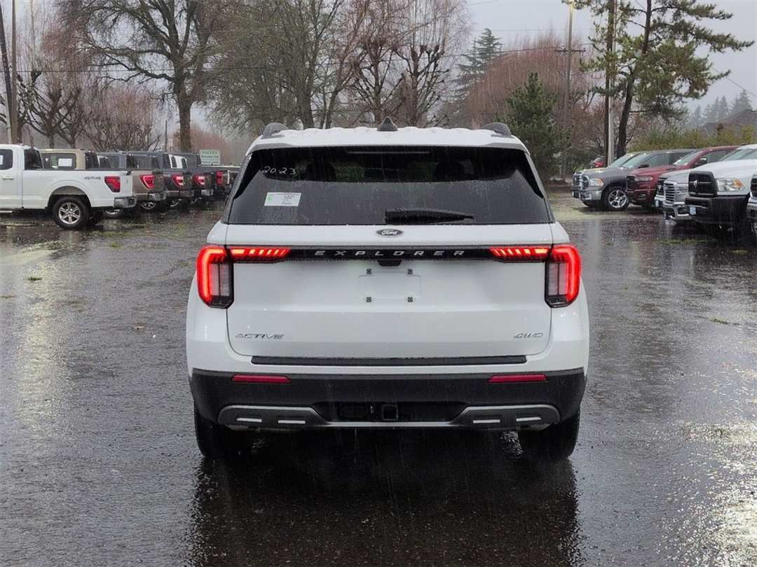 2026 Ford Explorer Active - Image 4
