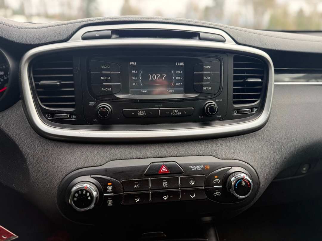 2017 Kia Sorento LX - Image 32