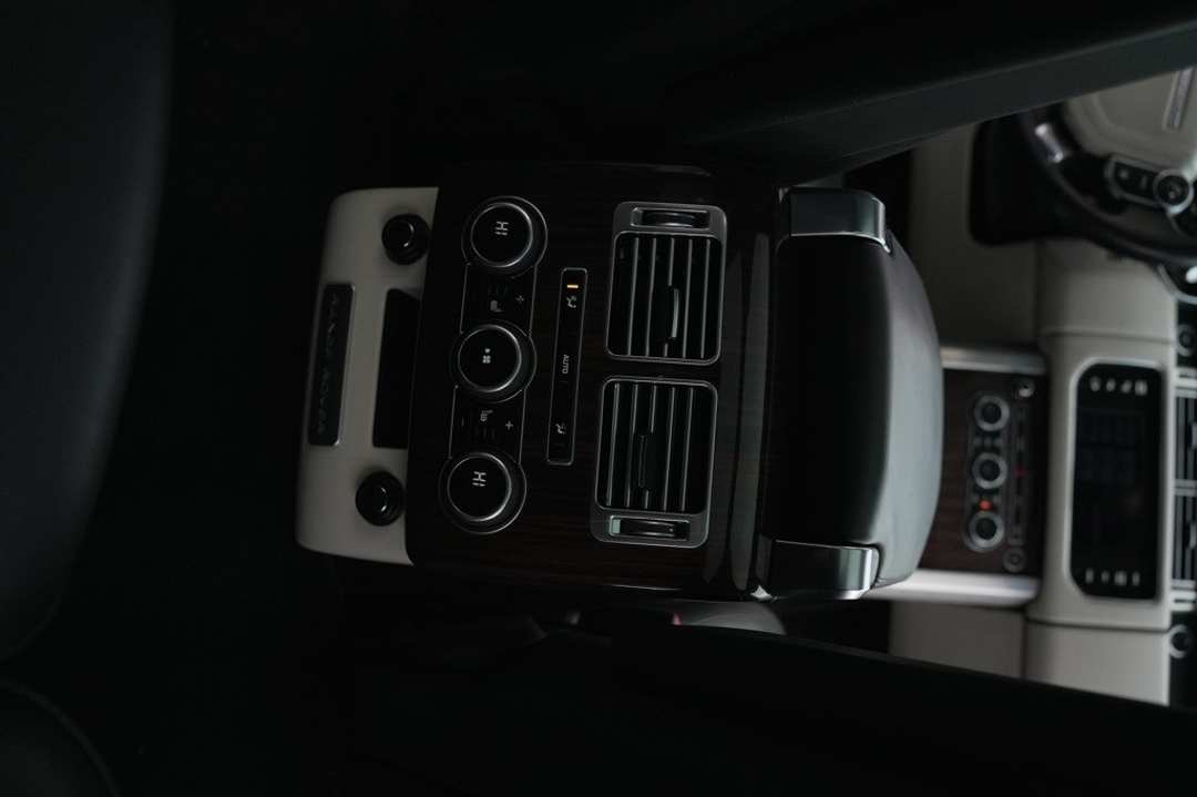 2015 Land Rover Range Rover 5.0L V8 Supercharged - Image 21