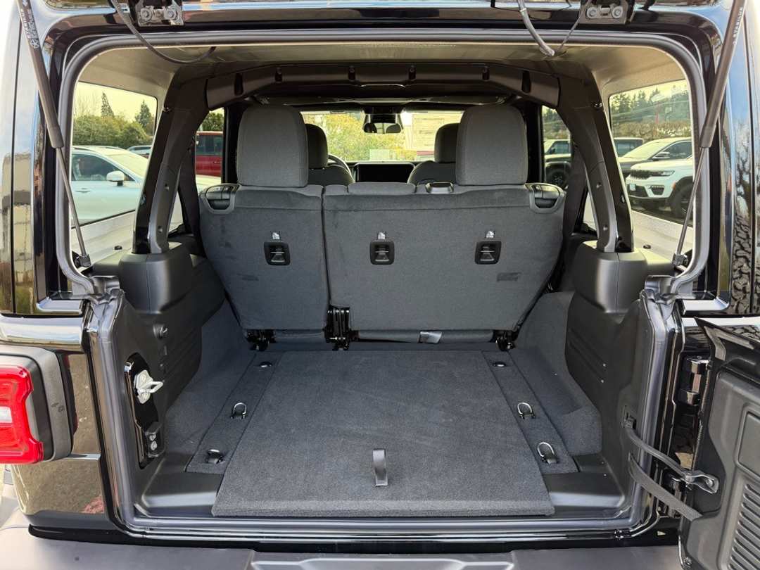 2026 Jeep Wrangler Rubicon - Image 11