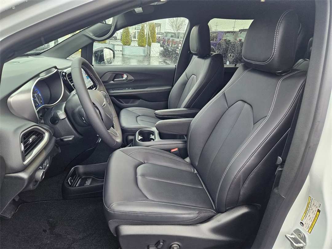 2026 Chrysler Voyager LX - Image 14