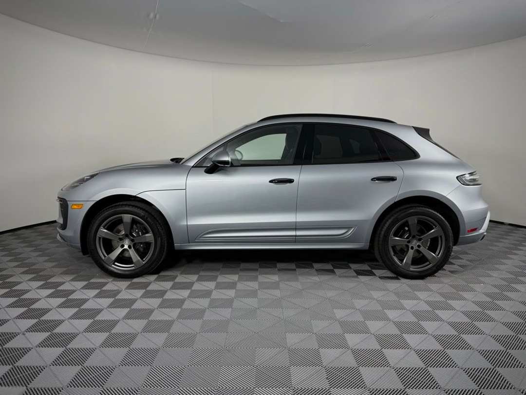 2026 Porsche Macan - Image 2