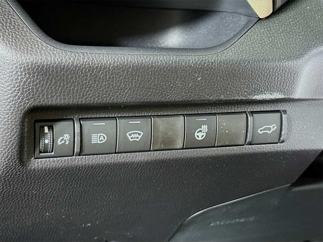2025 Toyota Rav4 XLE Premium - Image 10