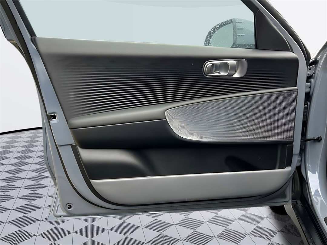 2025 Hyundai Ioniq 6 SE - Image 9