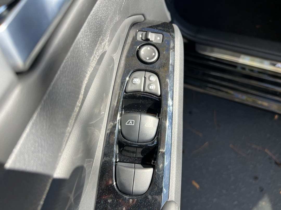 2025 Nissan Altima 2.5 SL - Image 11