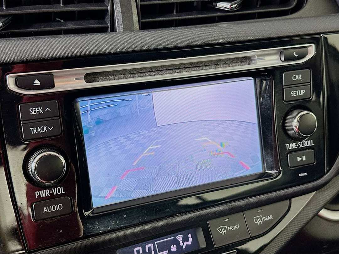 2015 Toyota Prius C - Image 14