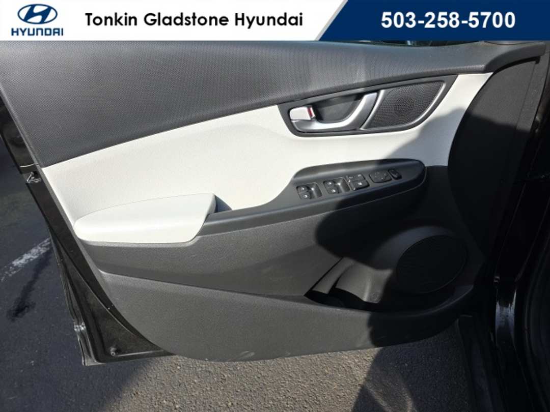 2023 Hyundai Kona SE - Image 8