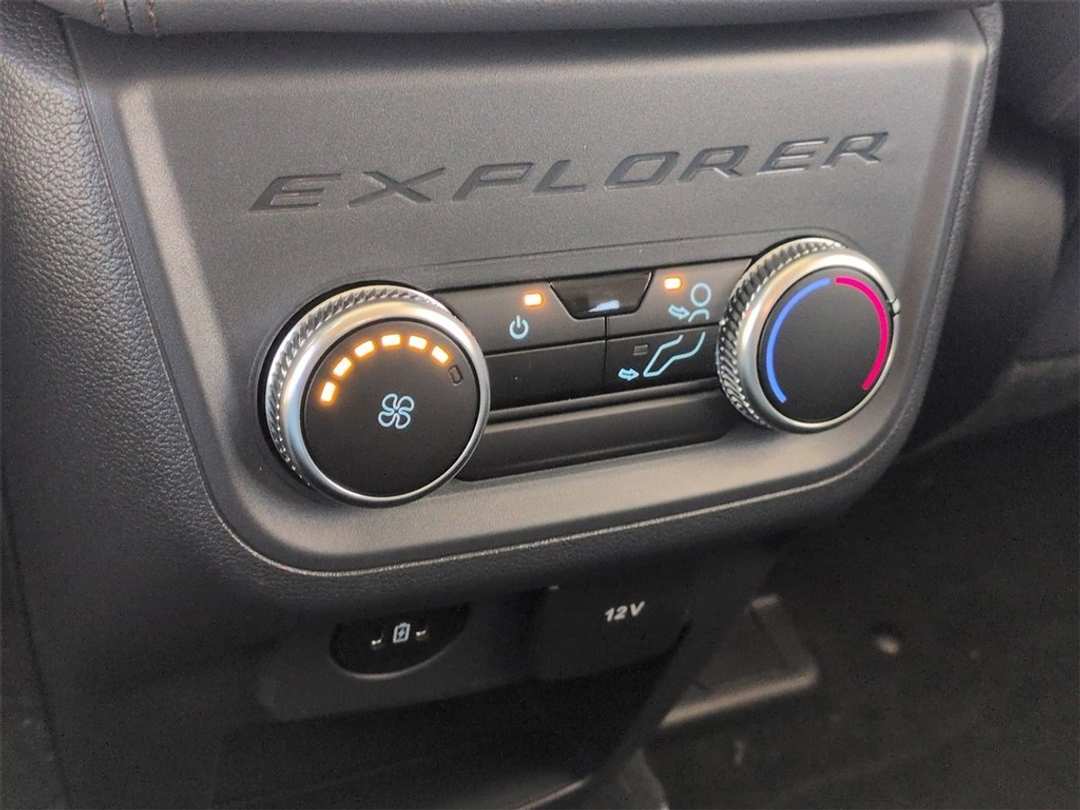 2026 Ford Explorer Active - Image 24