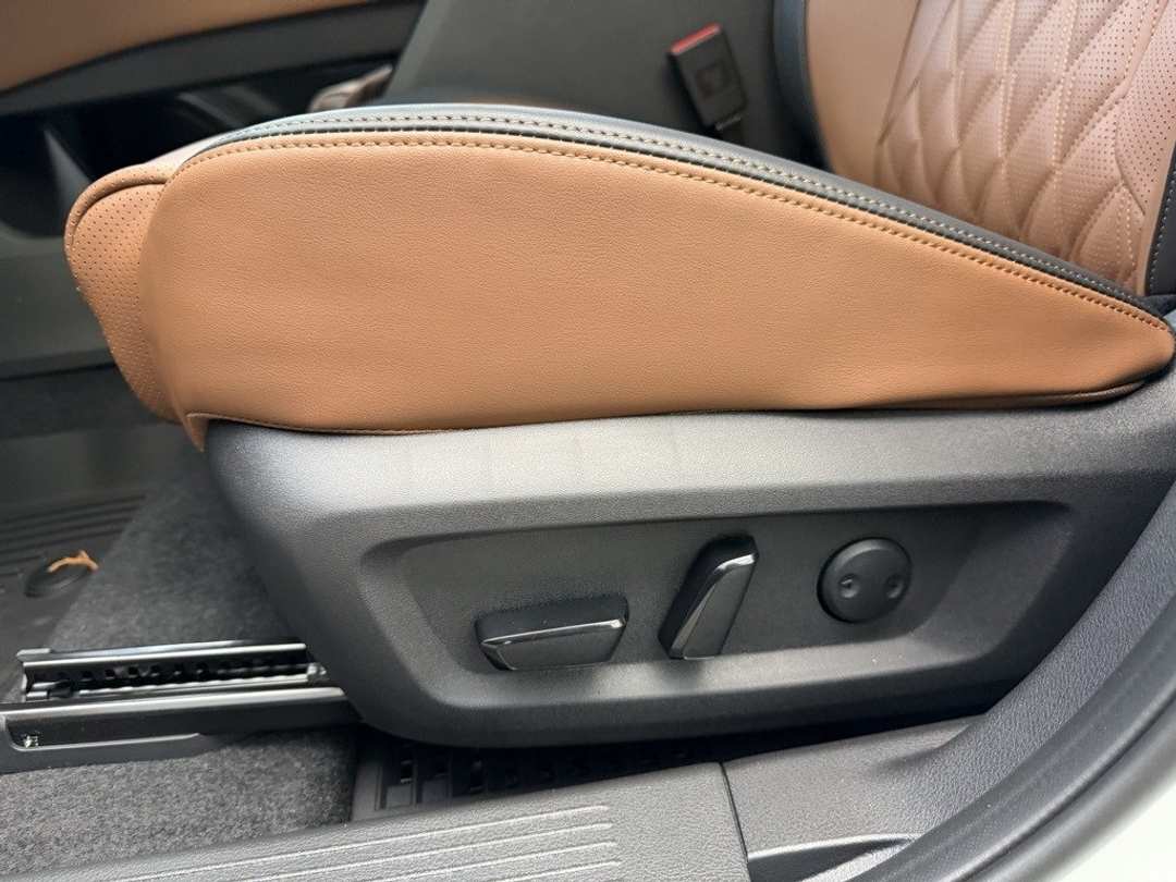 2026 Nissan Rogue Platinum - Image 14