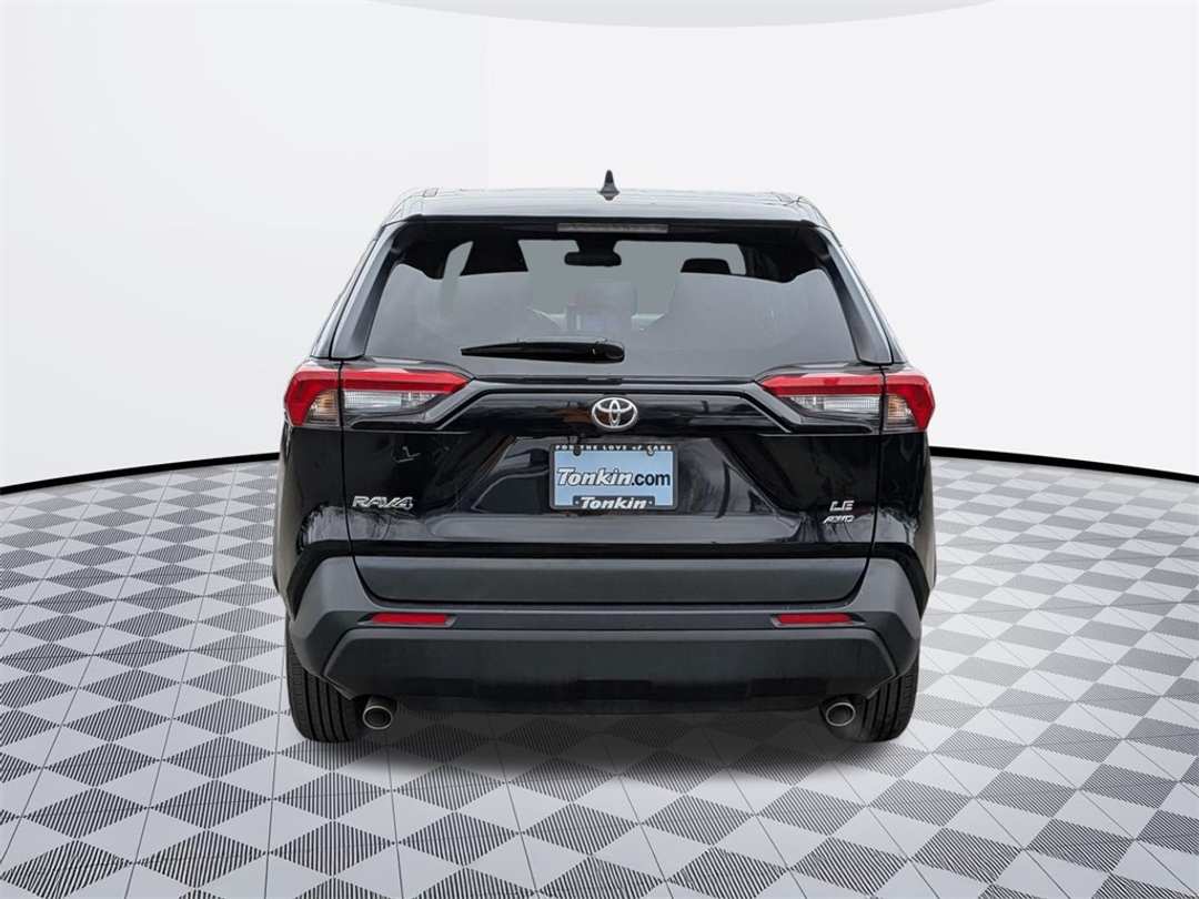 2024 Toyota Rav4 LE - Image 5