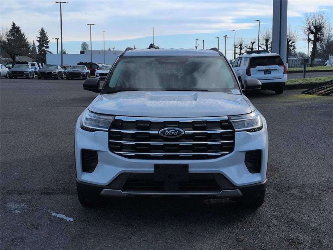 2026 Ford Explorer Active - Image 8