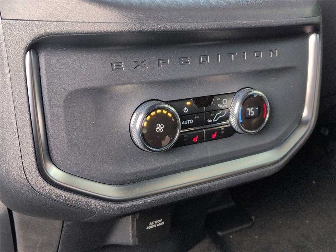 2025 Ford Expedition Platinum - Image 25