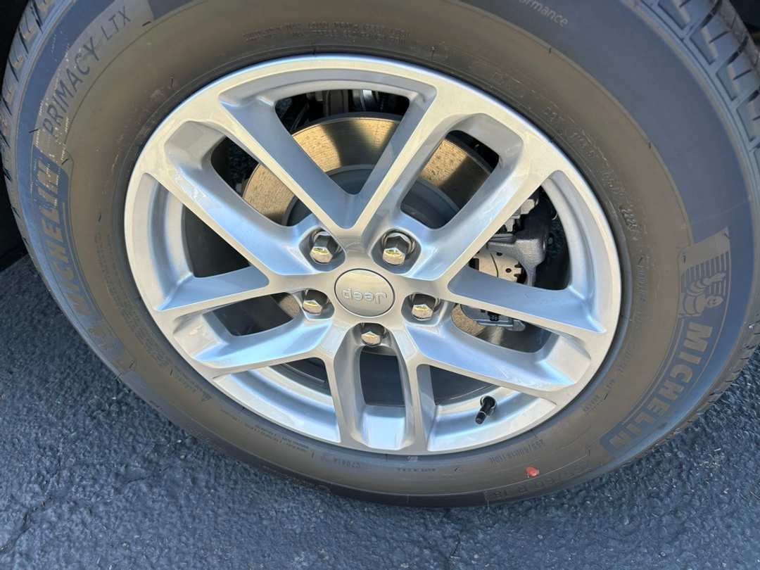 2025 Jeep Grand Cherokee Laredo X - Image 10