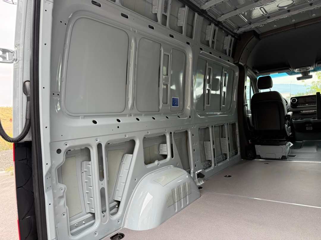 2025 Mercedes-Benz Sprinter 2500 Cargo 144 WB - Image 9