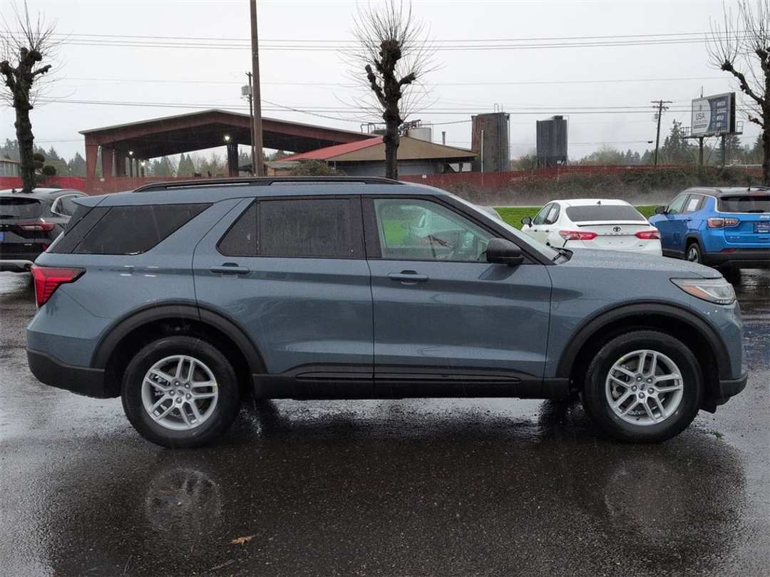 2026 Ford Explorer Active - Image 6
